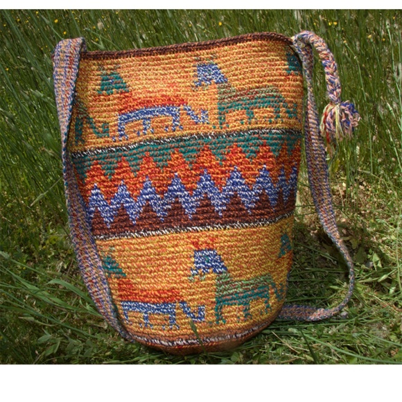 Peruvian Boho Style Bucket Bag - Picture 2 of 6